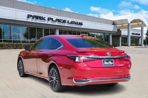 2025 Lexus ES 300h Base