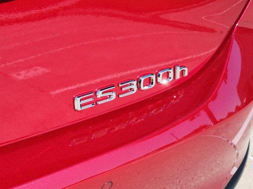 2025 Lexus ES 300h Base