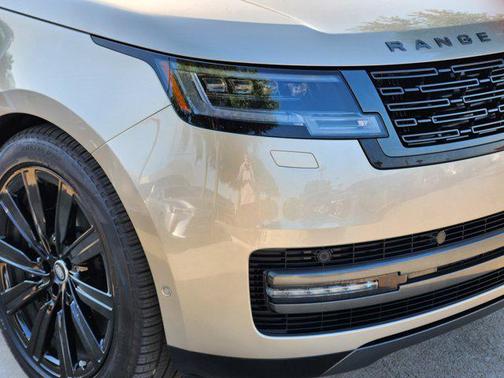 2025 Land Rover Range Rover P550e Autobiography