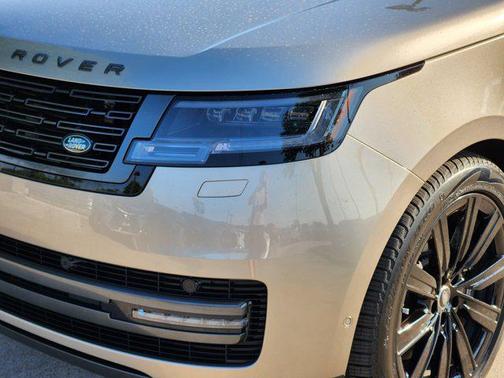 2025 Land Rover Range Rover P550e Autobiography
