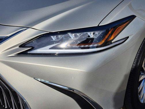 2021 Lexus ES 300h Ultra Luxury