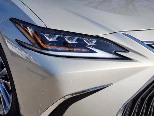 2021 Lexus ES 300h Ultra Luxury