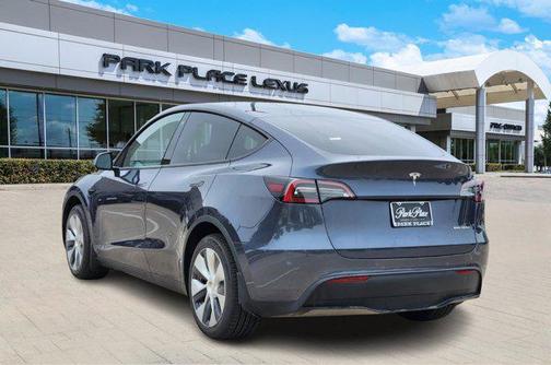 2022 Tesla Model Y Long Range Dual Motor All-Wheel Drive