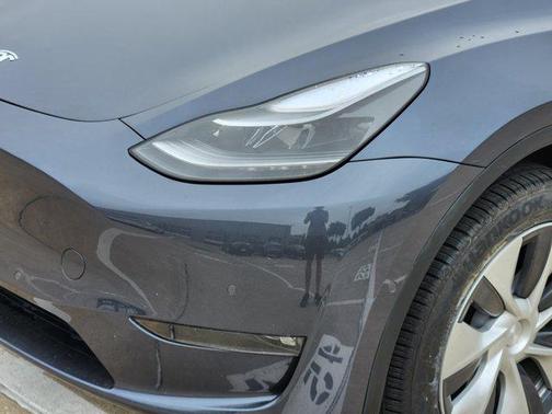 2022 Tesla Model Y Long Range Dual Motor All-Wheel Drive