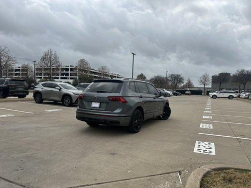 2022 Volkswagen Tiguan 2.0T SE R-Line Black