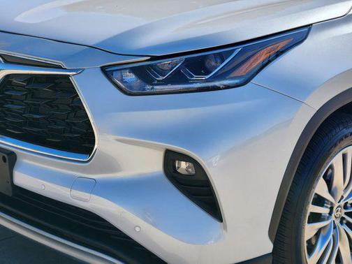 2025 Toyota Highlander Hybrid Platinum