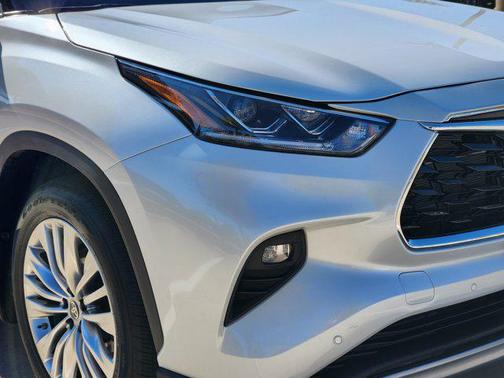 2025 Toyota Highlander Hybrid Platinum