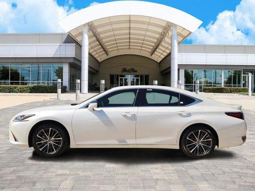 2025 Lexus ES 300h Base
