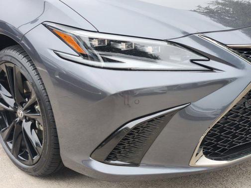 2024 Lexus ES 300h F SPORT Handling