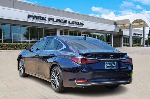2025 Lexus ES 300h Base