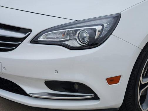 Summit White 2019 Buick Cascada Premium