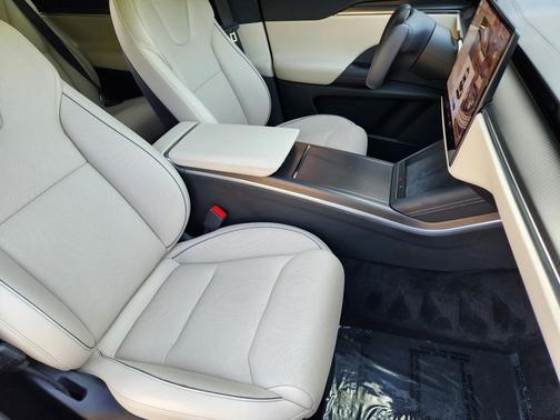 Pearl White Multi-Coat 2022 Tesla Model X Plaid Tri Motor All-Wheel Drive