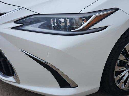 2025 Lexus ES 300h Luxury