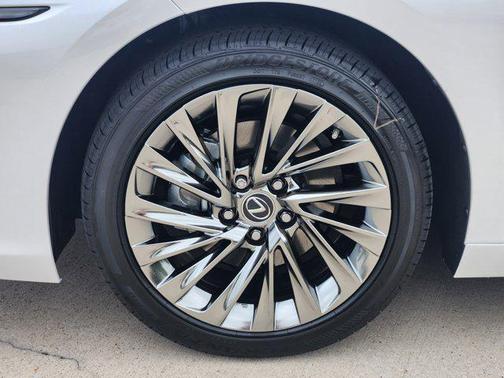 2025 Lexus ES 300h Luxury