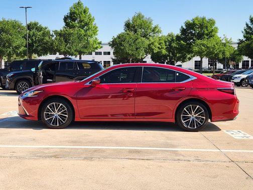 Matador Red Mica 2025 Lexus ES 350 Premium