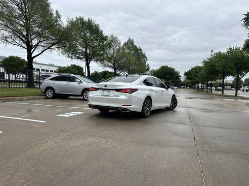 Eminent White Pearl 2023 Lexus ES 350 Premium