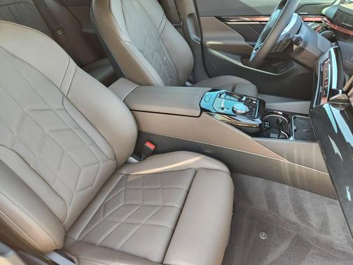 White Metallic 2026 BMW 540 xDrive