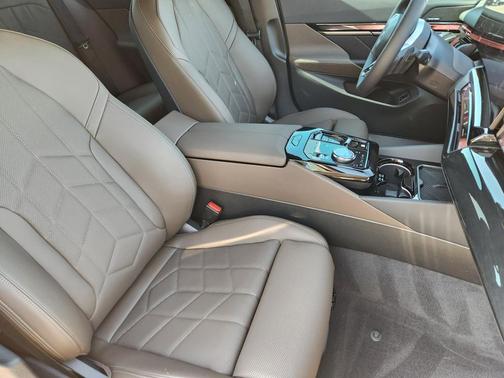 White Metallic 2026 BMW 540 xDrive
