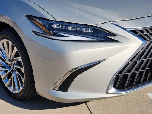 2023 Lexus ES 250 Base