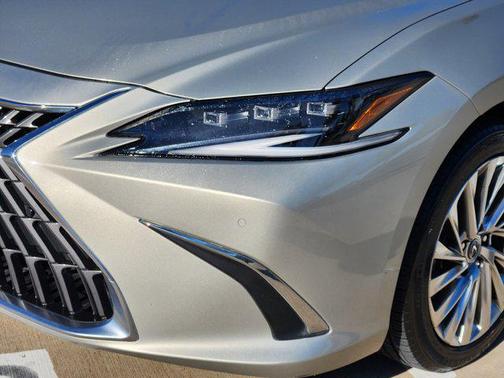 2023 Lexus ES 250 Base