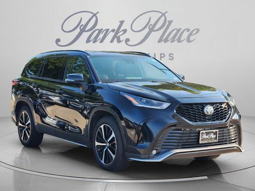 Midnight Black Metallic 2022 Toyota Highlander XSE