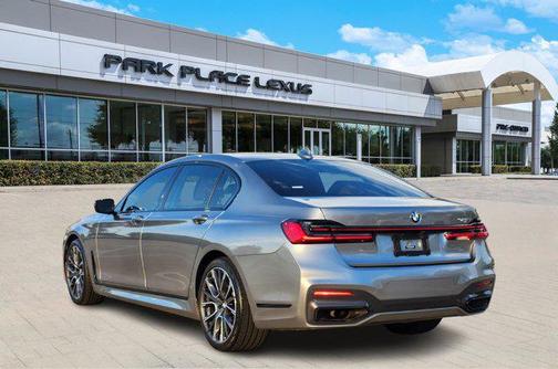 2021 BMW 740 740i