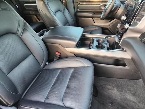 Bright White Clearcoat 2022 RAM 1500 Big Horn/Lone Star
