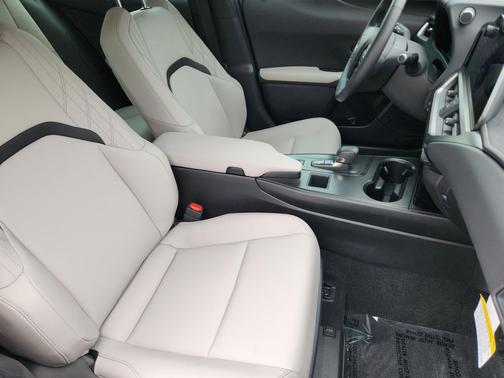 Caviar 2025 Lexus UX 300h Base