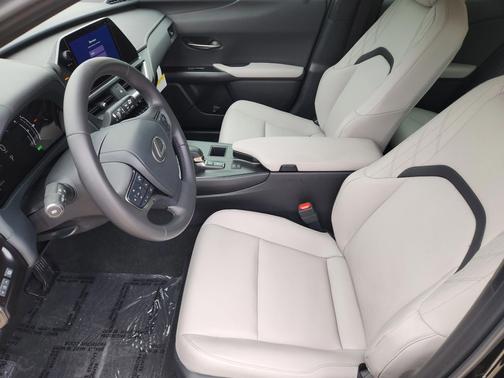 Caviar 2025 Lexus UX 300h Base