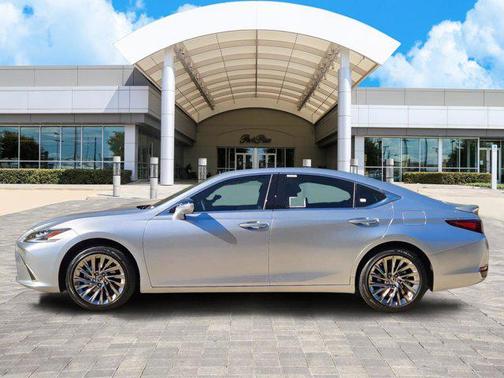 2025 Lexus ES 300h Ultra Luxury