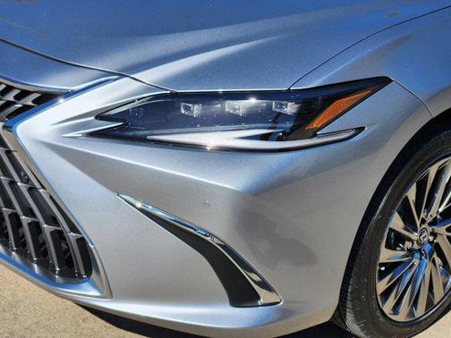 2025 Lexus ES 300h Ultra Luxury
