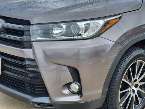 Predawn Gray Mica 2017 Toyota Highlander SE