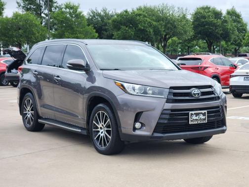 Predawn Gray Mica 2017 Toyota Highlander SE