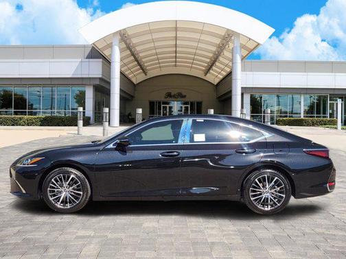 2025 Lexus ES 300h Base