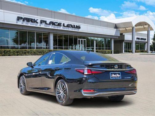 2025 Lexus ES 300h Base