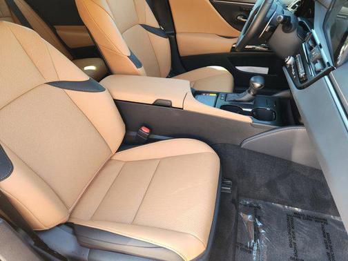 Mica 2025 Lexus ES 300h Premium