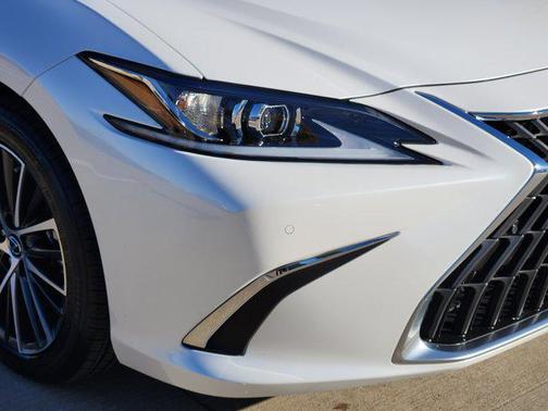2025 Lexus ES 300h Premium