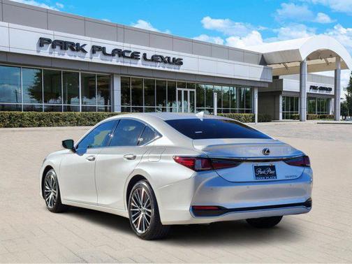 2025 Lexus ES 300h Premium