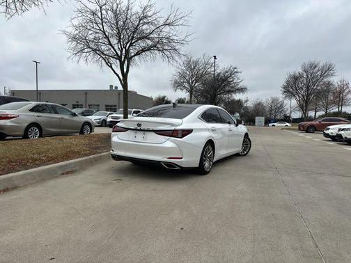 2023 Lexus ES 350 Ultra Luxury