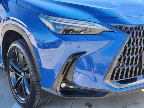 2022 Lexus NX 450h+ Luxury