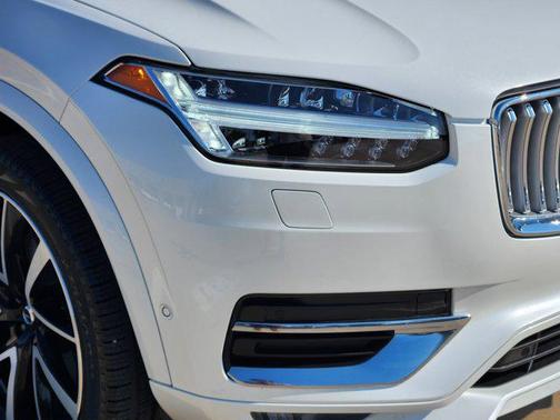 2025 Volvo XC90 B5 Plus