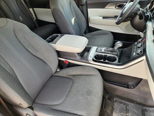 2023 Kia Carnival LX