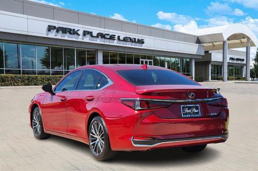 2025 Lexus ES 300h Base
