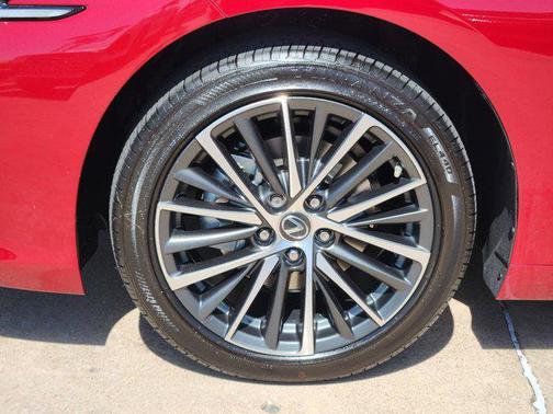 2025 Lexus ES 300h Base