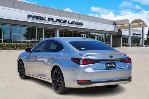 2024 Lexus ES 300h F SPORT Handling