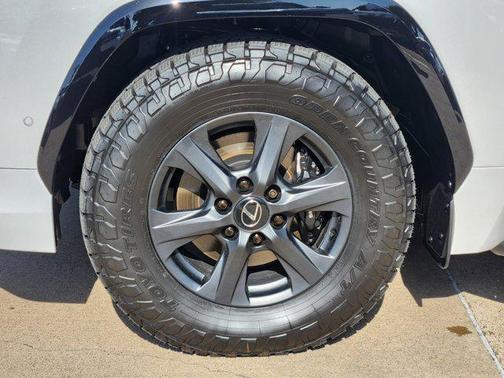 2025 Lexus LX 700h Overtrail