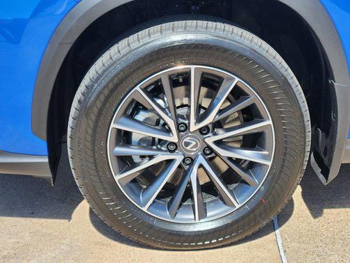 2025 Lexus NX 350h Premium