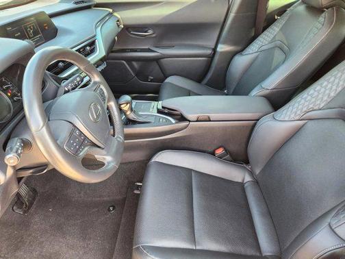 Obsidian 2020 Lexus UX 250h Base