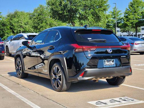 Obsidian 2020 Lexus UX 250h Base
