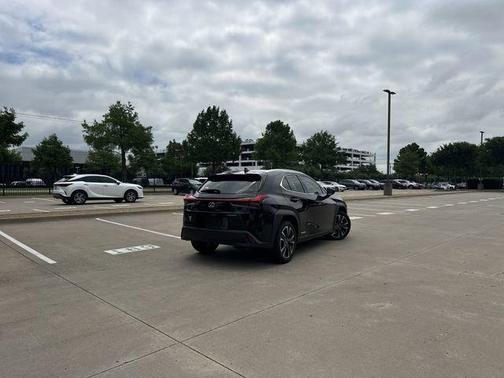 Obsidian 2020 Lexus UX 250h Base